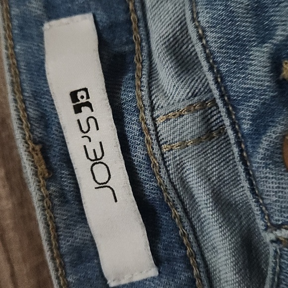 JOE'S Denim Jeans Size 26, Inseam 28' Distressed Light Washed Jeans - Picture 2 of 5